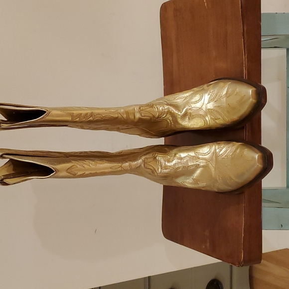 Back at the Ranch Cowboy boots size 6 Color: Gold - Picture 2 of 4